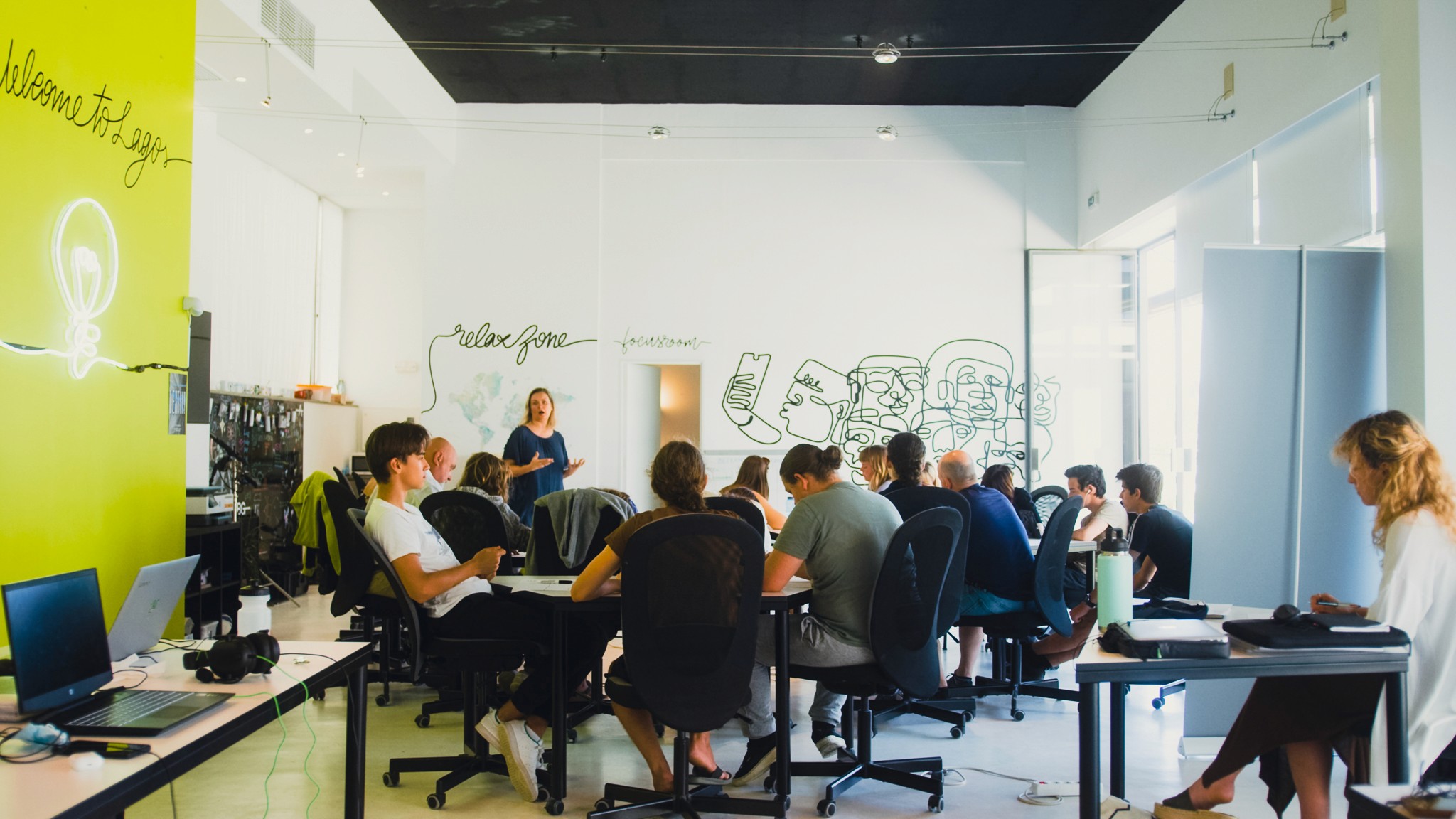 Sessão de grupo no Hub da BGA em Lagos