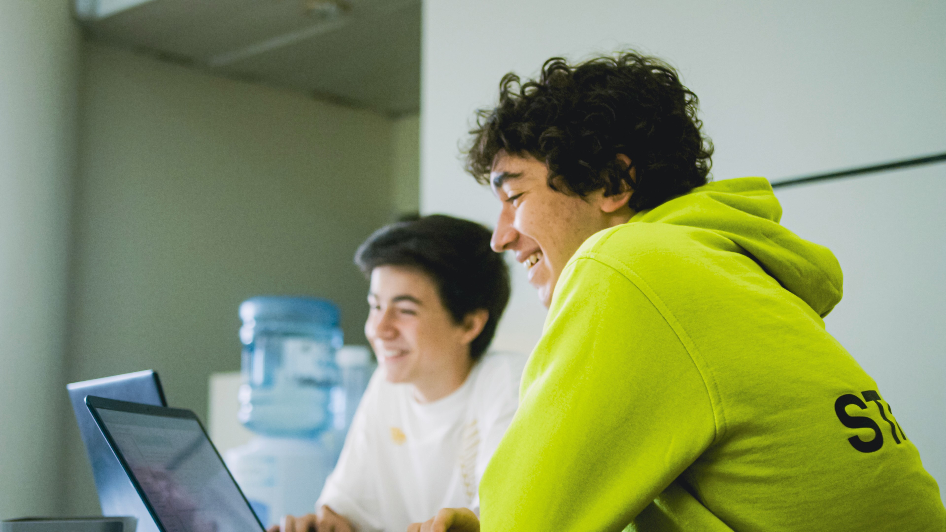 Alunos da BGA a estudar juntos